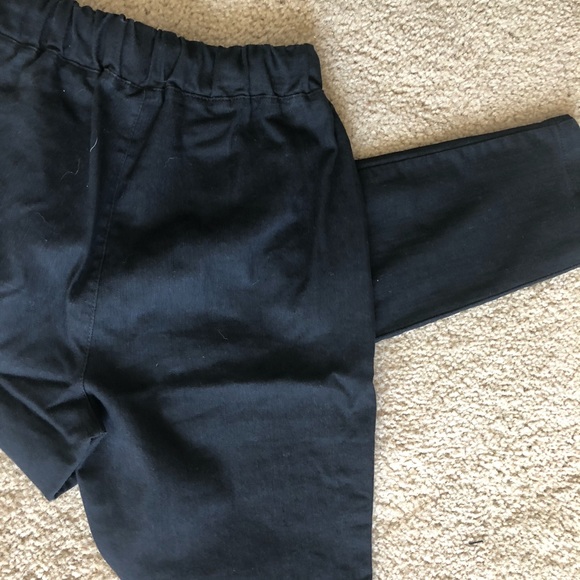 Black drawstring Capris - Picture 4 of 4